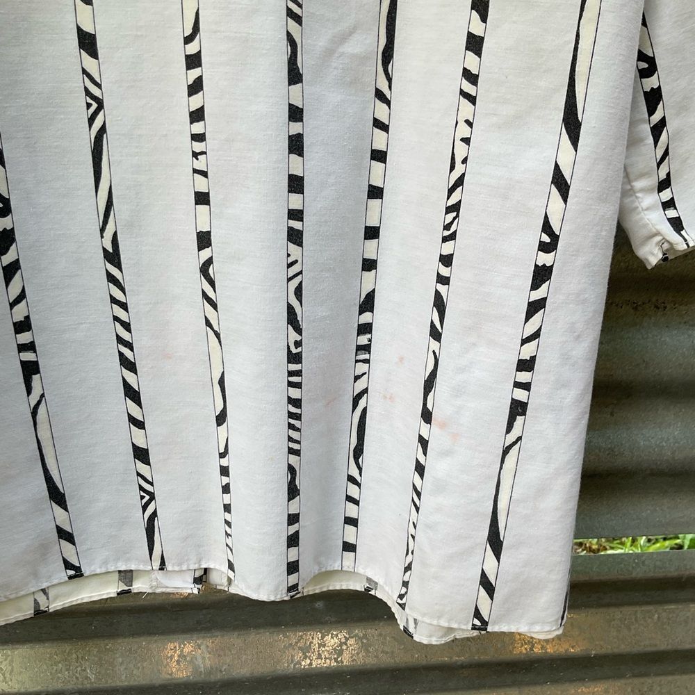Vintage Oversized Zebra Button Down Shirt Size Large - Picture 13 of 13